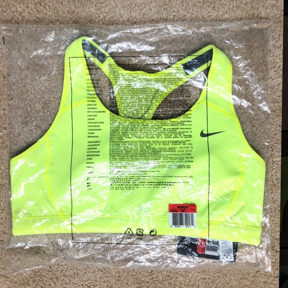 Nike Women’s Swoosh Bra
